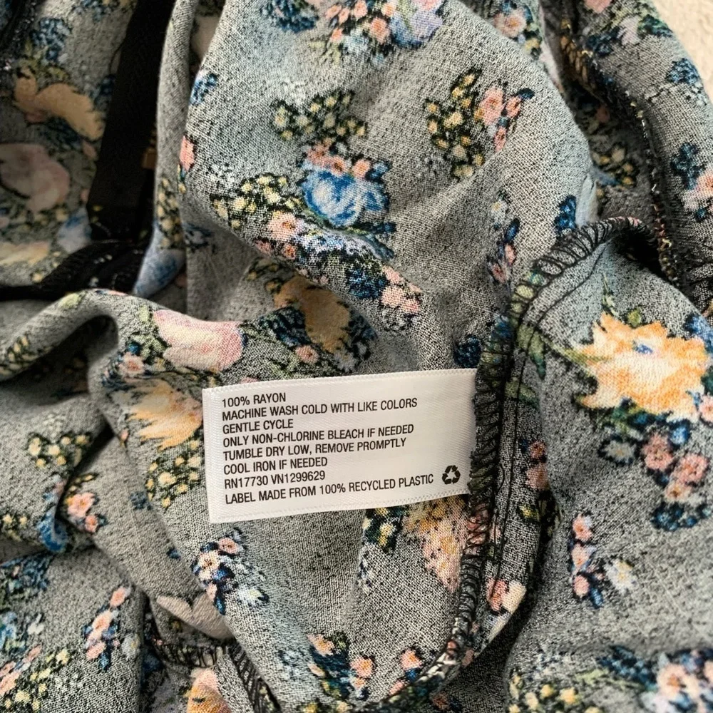 Wild Fable V-neck Floral Jumpsuit Size Medium
